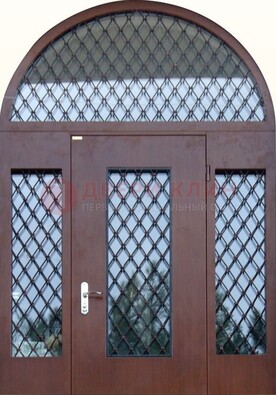 Крепкая стальная арочная дверь со стеклом и ковкой ДА-21 в Наро-Фоминске