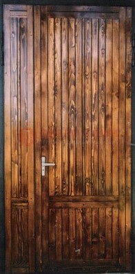Коричневая металлическая дверь с евровагонкой ДЕ-10 в Ивантеевке