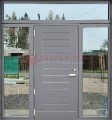 Серая стальная дверь с панелью МДФ и стеклянными фрамугами ДФГ-28 в Ивантеевке