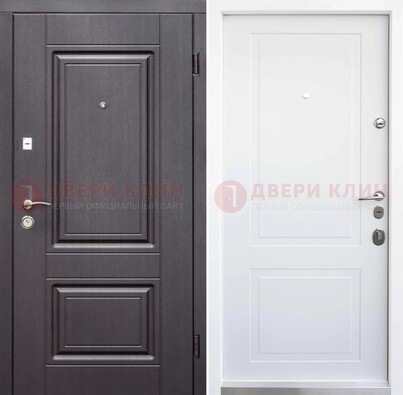 Темная входная дверь с белой МДФ внутри ДМ-238 в Ивантеевке