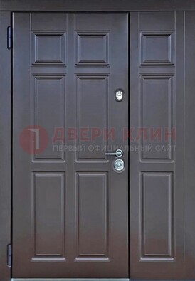 Тёмная двухстворчатая входная дверь для коттеджа с МДФ ДМ-533 в Ивантеевке