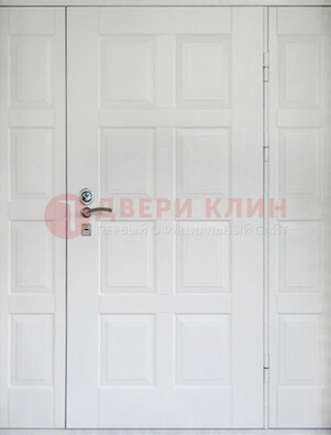 Белая входная дверь для коттеджа с МДФ ДМ-536 в Ивантеевке