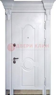 Белая металлическая дверь с массивом дуба для дома ДМД-59 в Балашихе