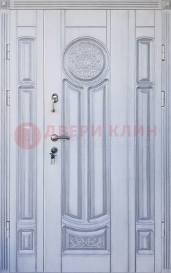 Белая двухстворчатая дверь с массивом дуба ДМД-72 в Ивантеевке