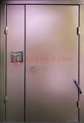Коричневая стальная дверь в подъезд ДПД-1 в Ивантеевке