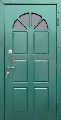 Зеленая стальная дверь со стеклом для дома ДС-28 в Ивантеевке