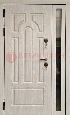 Белая металлическая дверь со стеклом ДС-68 в Ивантеевке