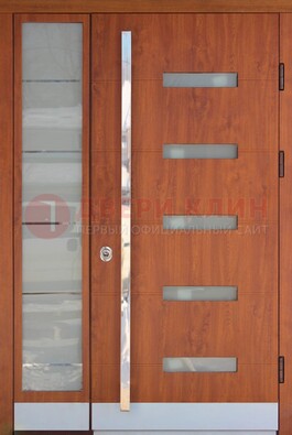 Коричневая металлическая дверь со стеклом ДС-72 в Ивантеевке