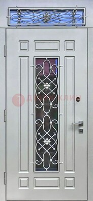 Белая железная дверь со стеклом и ковкой с верхней фрамугой ДСК-112 в Ивантеевке