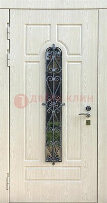 Светлая стальная дверь со стеклом и ковкой ДСК-118 в Ивантеевке