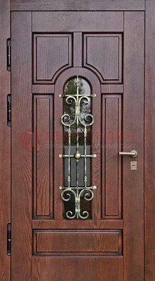 Cтальная дверь со стеклом и ковкой в коричневом цвете ДСК-119 в Великом Новгороде
