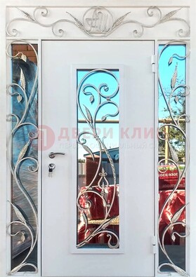 Белая входная дверь порошок со стеклом и ковкой ДСК-165 в Ивантеевке