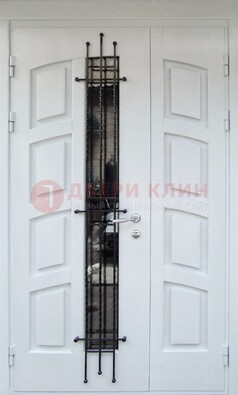 Белая полуторная стальная дверь с массивом для коттеджа ДСК-253 в Ивантеевке