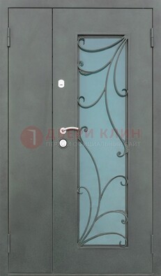 Двухстворчатая железная дверь со стеклом и ковкой ДСК-40 в Ивантеевке
