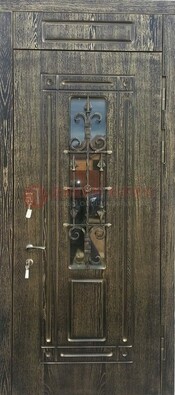 Зеленая входная дверь со стеклом и ковкой ДСК-67 в Ивантеевке