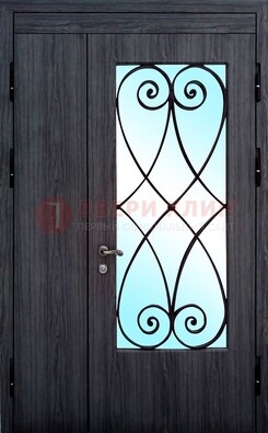 Стальная дверь со стеклом и ковкой ДСК-69 в деревянный дом в Ивантеевке