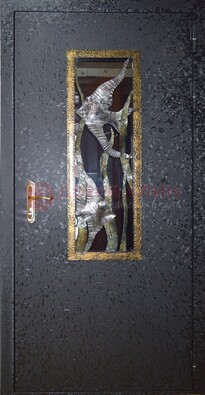 Металлическая дверь со стеклом и ковкой ДСК-82 для крыльца в Ивантеевке