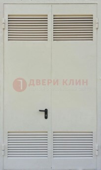 Белая металлическая техническая дверь с вентиляционной решеткой ДТ-6 в Ивантеевке