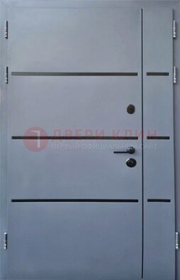 Серая металлическая тамбурная дверь с молдингами ДТМ-42 в Ивантеевке