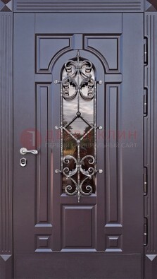 Темная уличная дверь с виноритом и стеклом с ковкой ДВТ-164 в Ивантеевке
