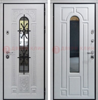 Белая стальная дверь с виноритом и ковкой снаружи ДВТ-197 в Ивантеевке