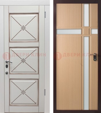Белая уличная дверь с зеркальными вставками внутри ДЗ-94 в Ивантеевке