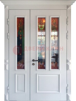 Белая полуторная металлическая дверь с витражом ВЖ-12 в Ивантеевке