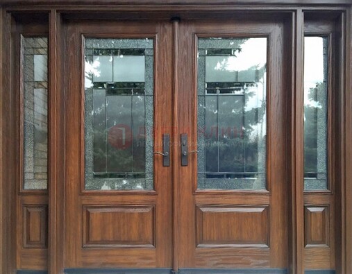 Распашная стальная дверь с массивом с витражом и фрамугами ВЖ-21 в Ивантеевке