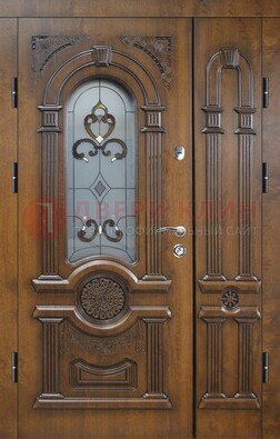 Коричневая двухстворчатая железная дверь с МДФ и витражом ВЖ-32 в Ивантеевке